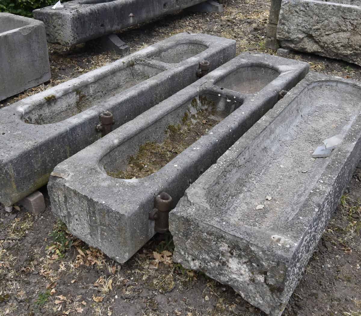 Hardstenen-dubbele-trog