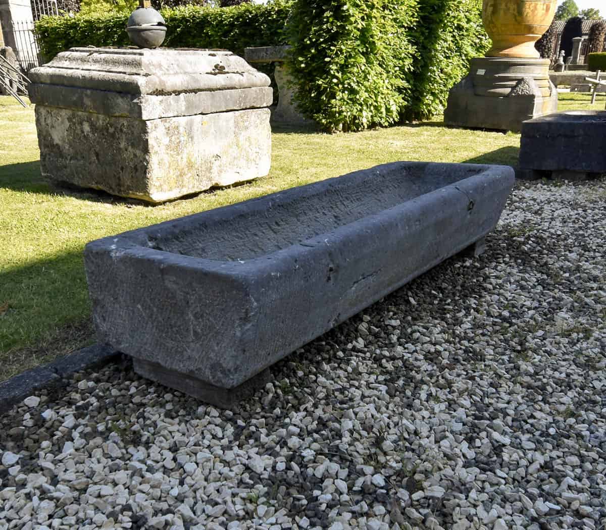 Hardstenen-trog