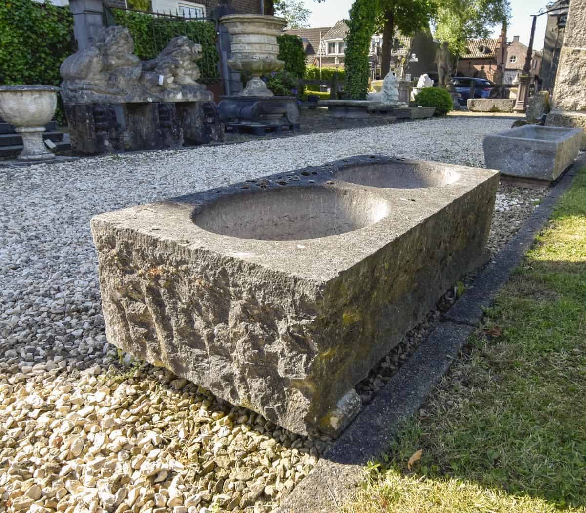 Hardstenen-trog