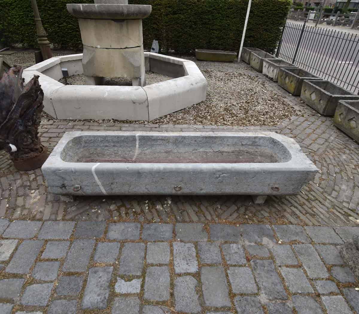 Hardstenen-trog
