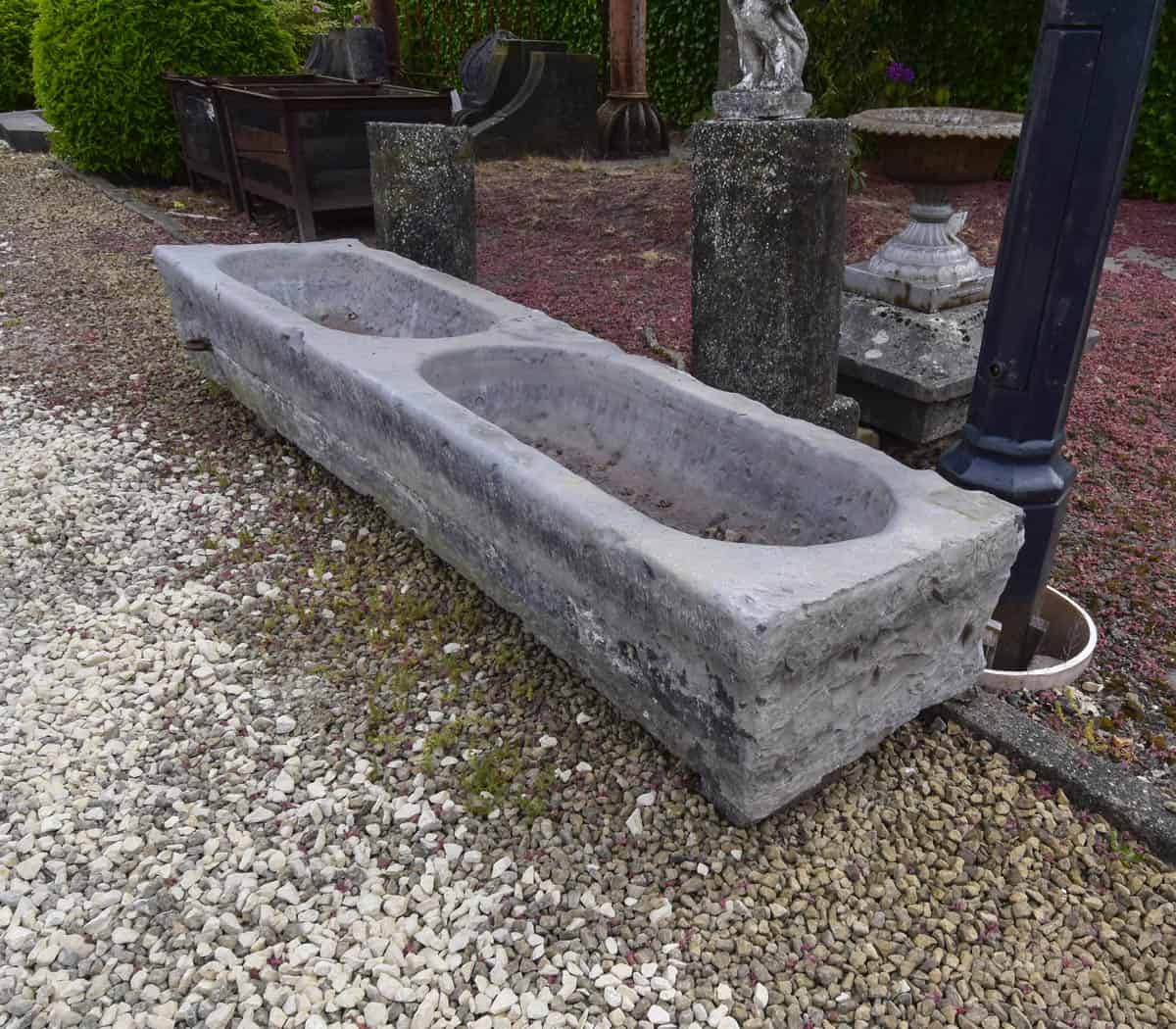 Hardstenen-trog