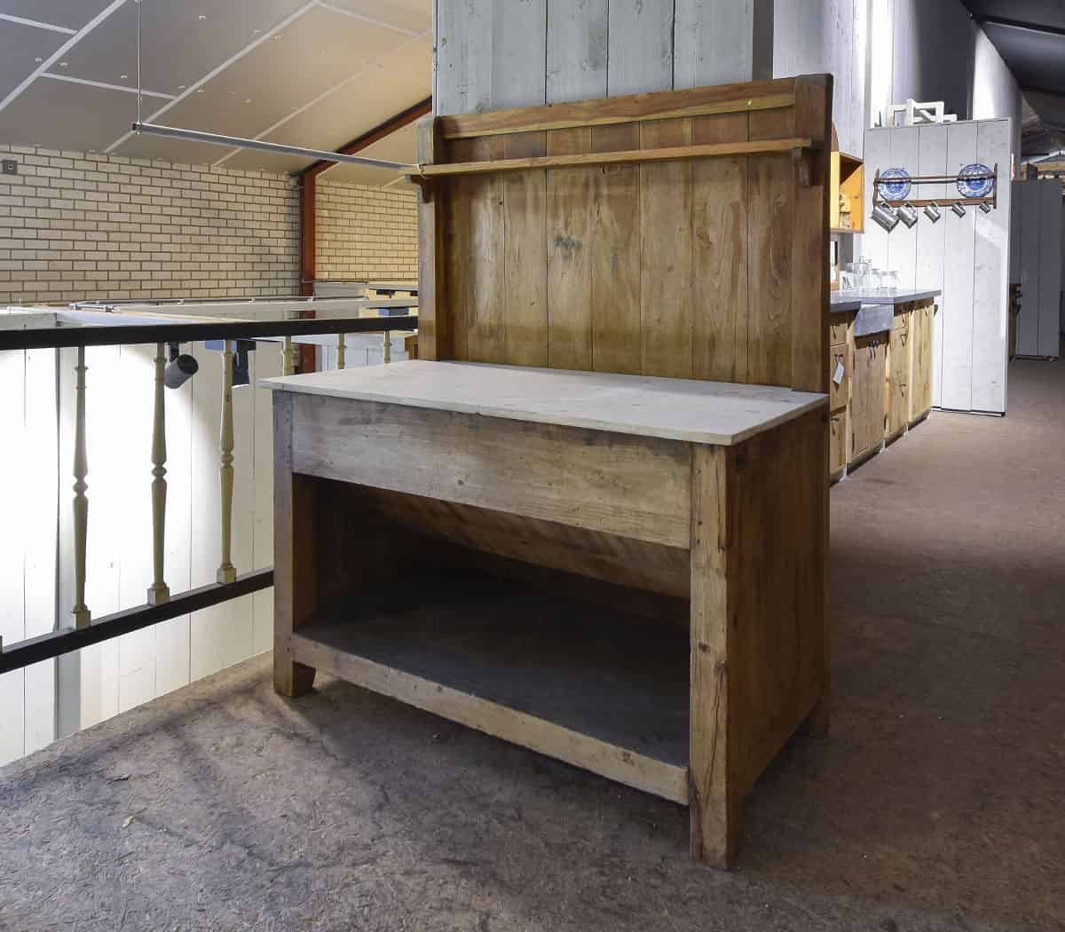 Keukenmeubel-met-marmeren-blad