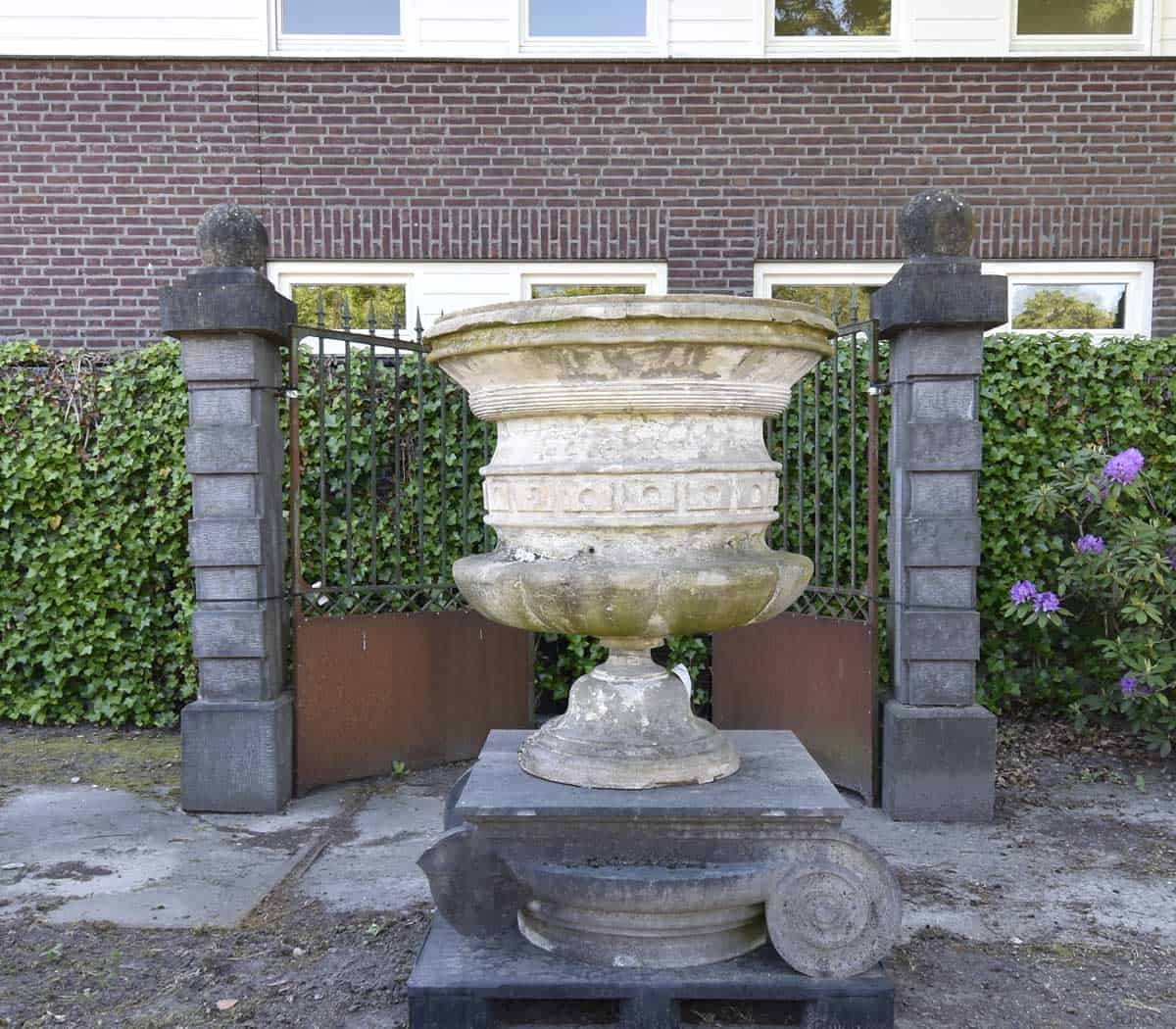 Set-van-2-hardstenen-poortpalen