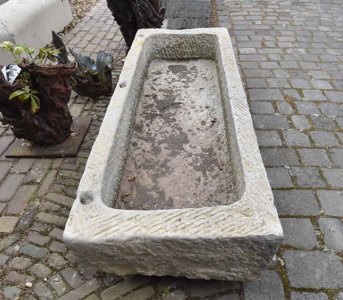 Zandstenen-trog