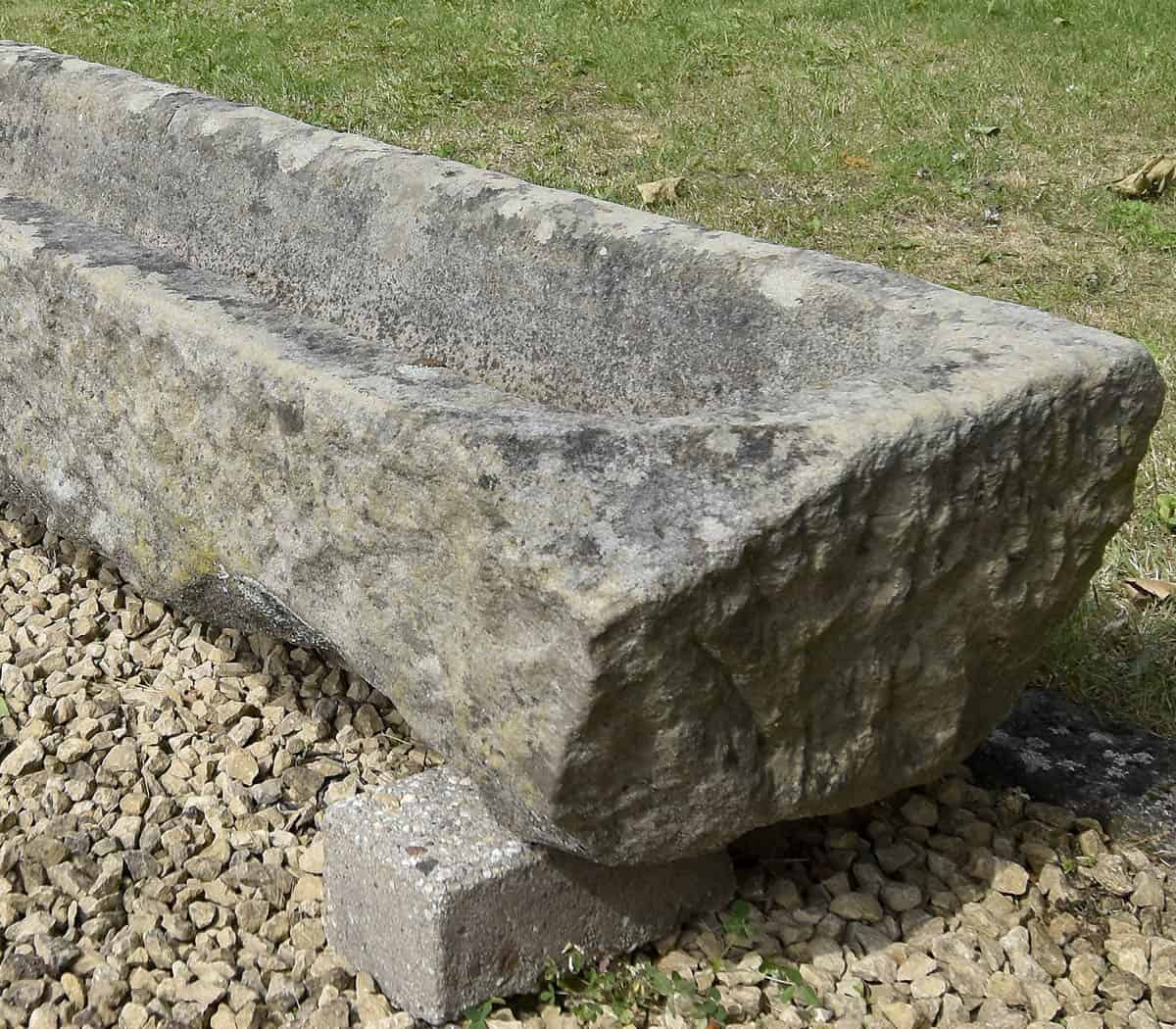 Hardstenen-trog