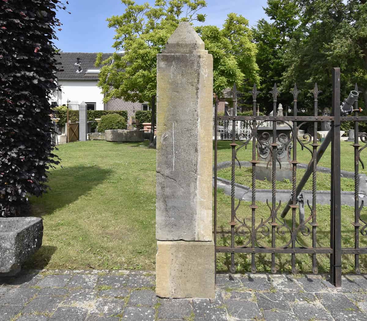 Zandstenen-poortpalen