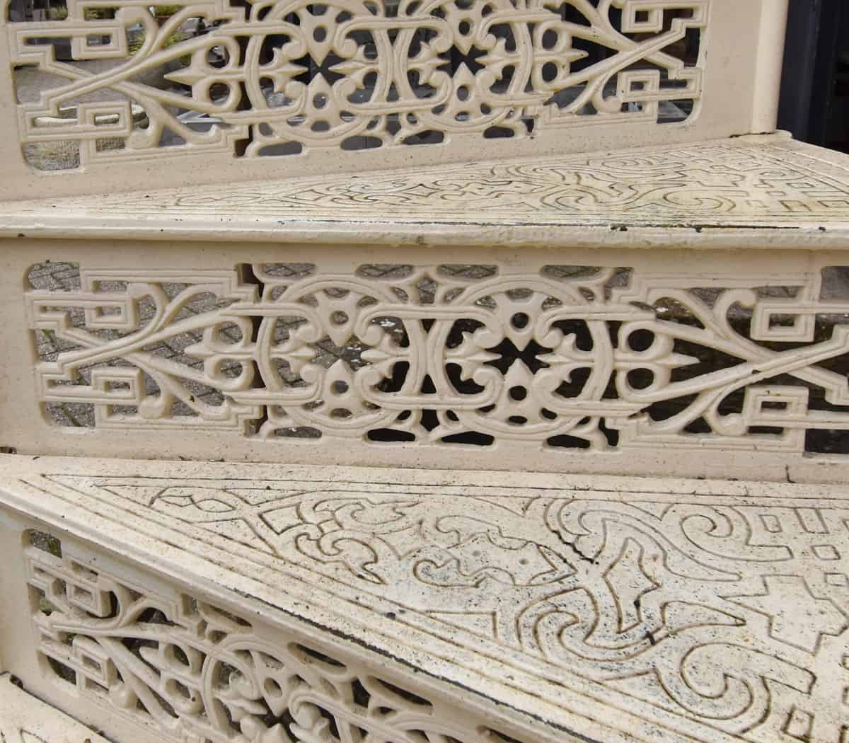 Gietijzeren-spiltrap