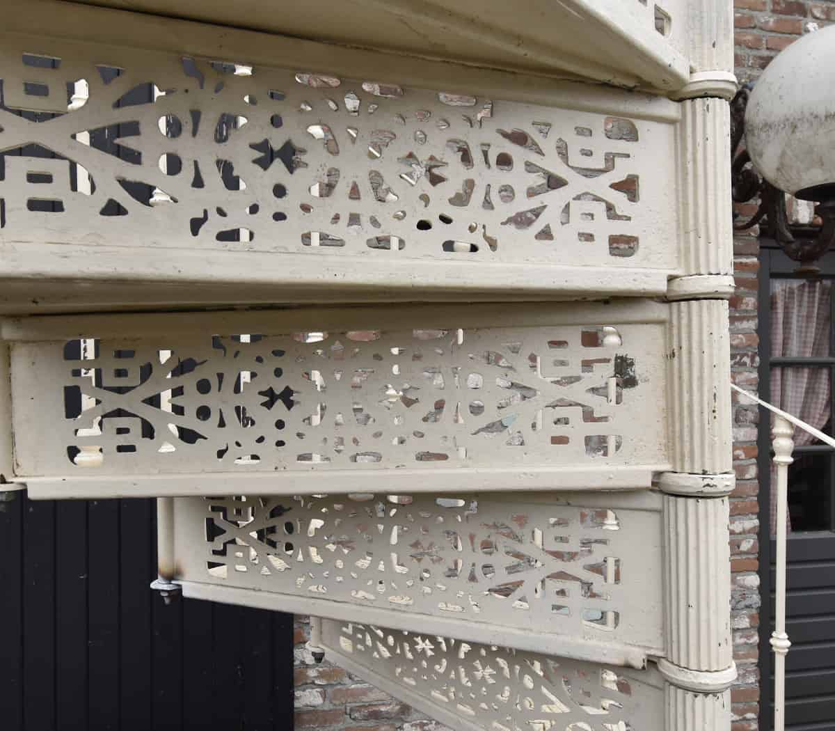 Gietijzeren-spiltrap