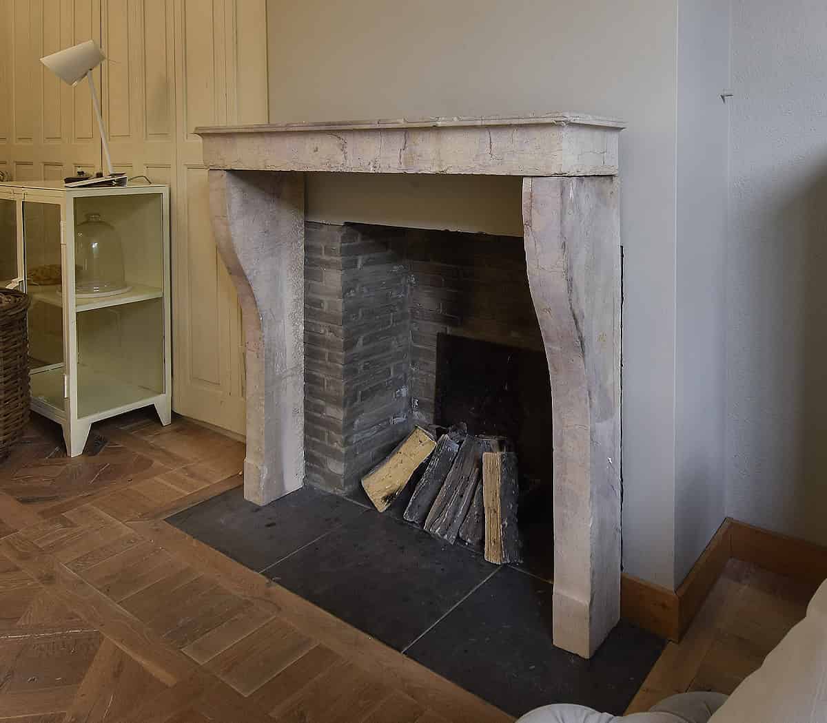 Marmerstenen-voorzetschouw