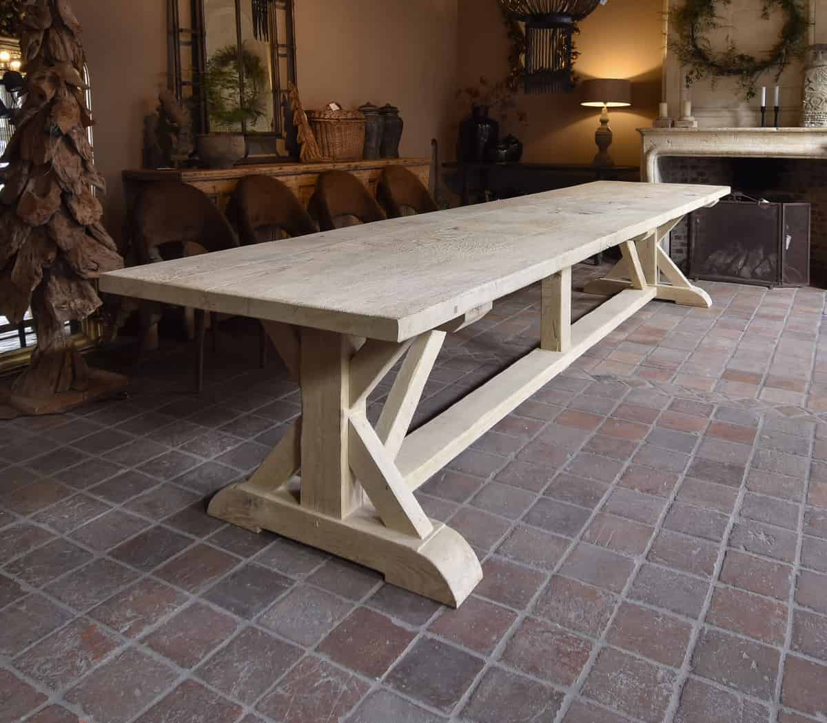 Eiken-kloostertafel-met-kruispoot