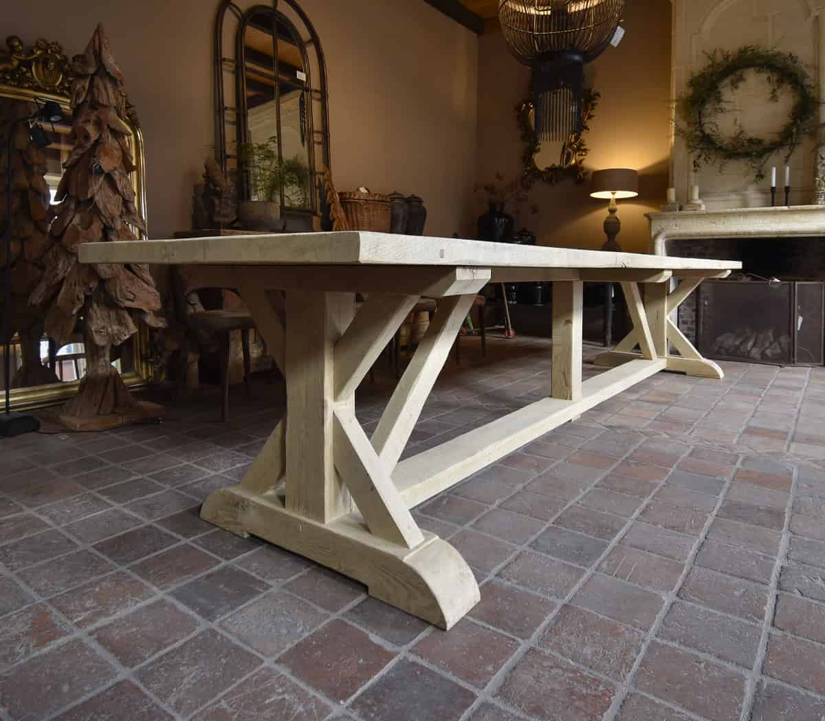 Eiken-kloostertafel-met-kruispoot