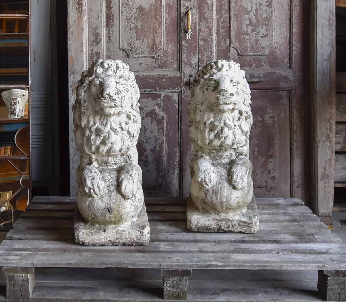 Set-van-2-stenen-leeuwen
