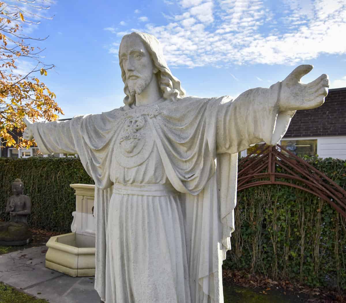 Stenen-beeld-Jezus