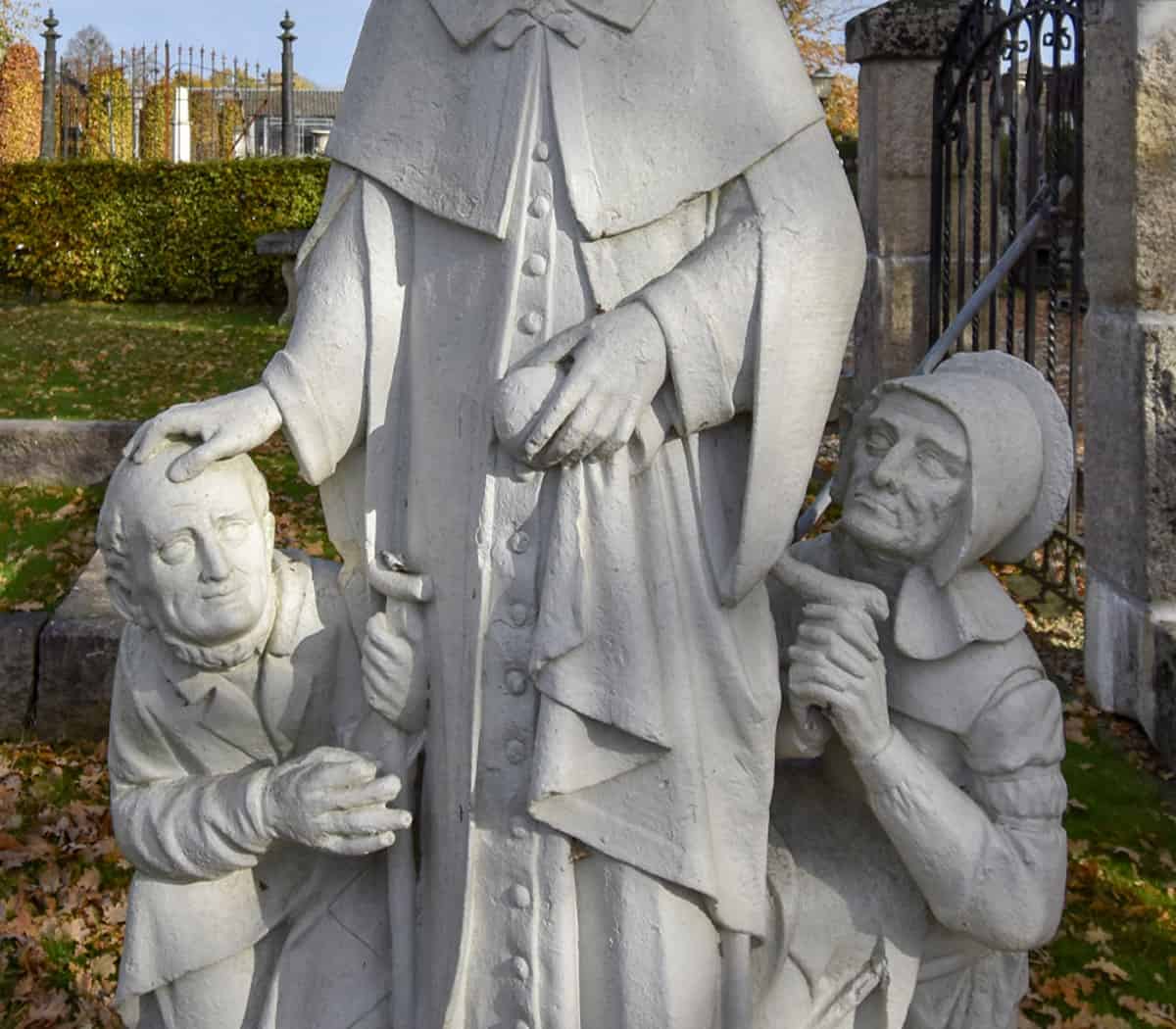 Stenen-beeld-Sinterklaas