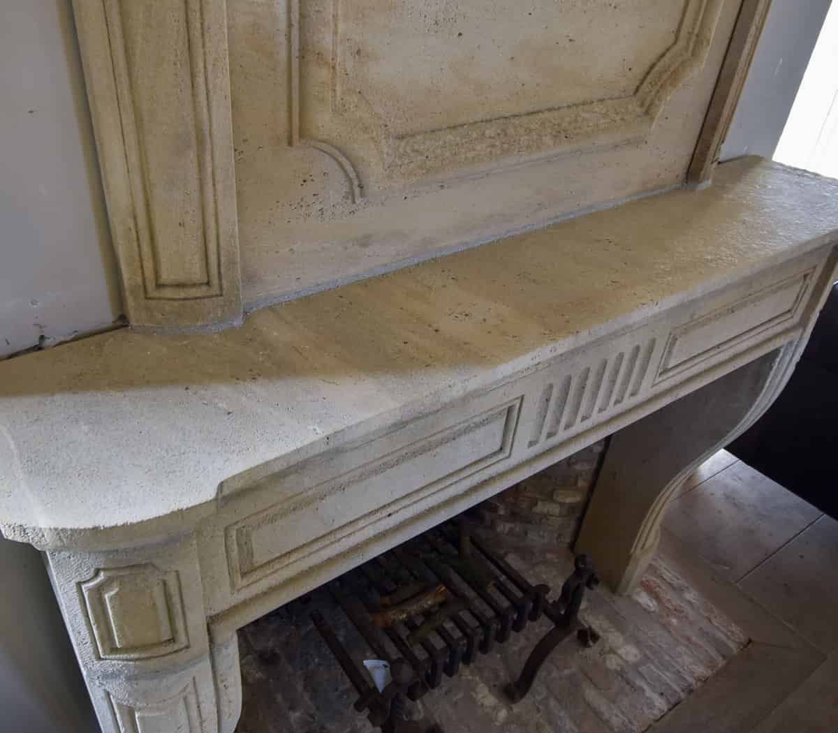 Zandstenen-trumeu-voorzetschouw