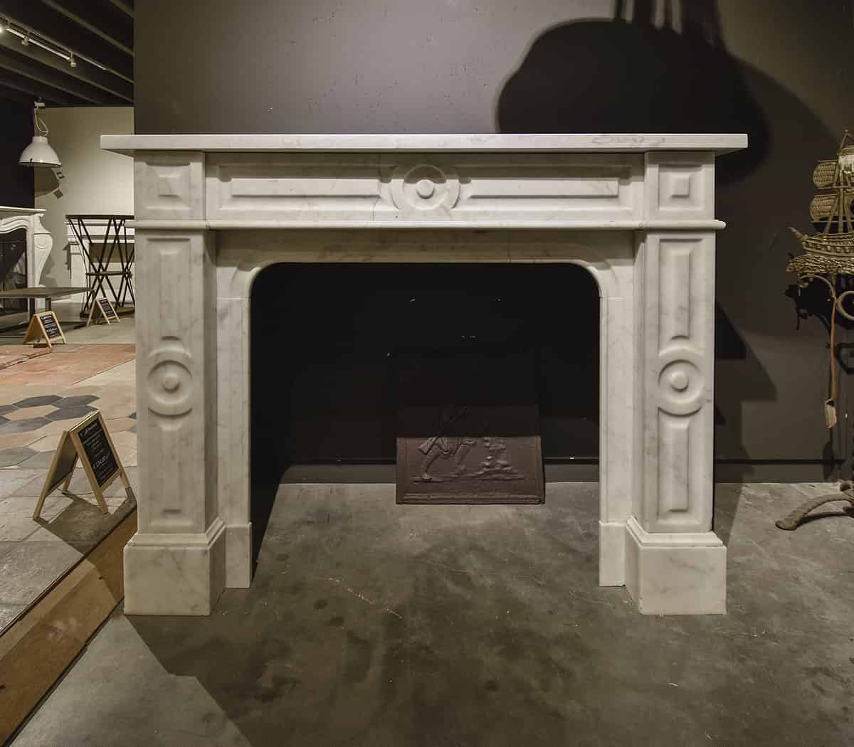 Wit-marmeren-ombouwschouw