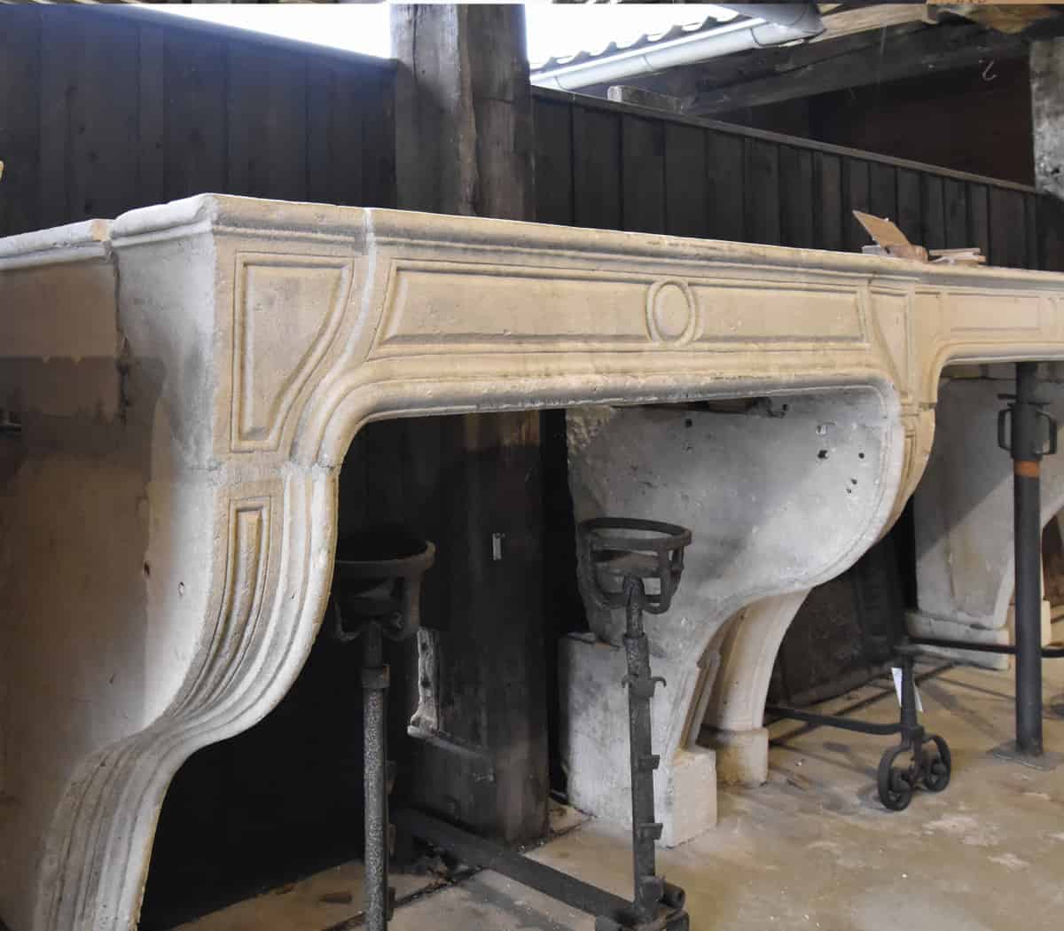 Zandstenen-ombouwschouw