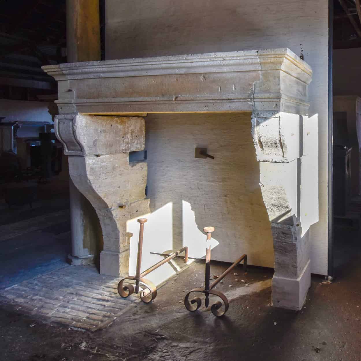 Antieke-zandstenen-ombouwschouw