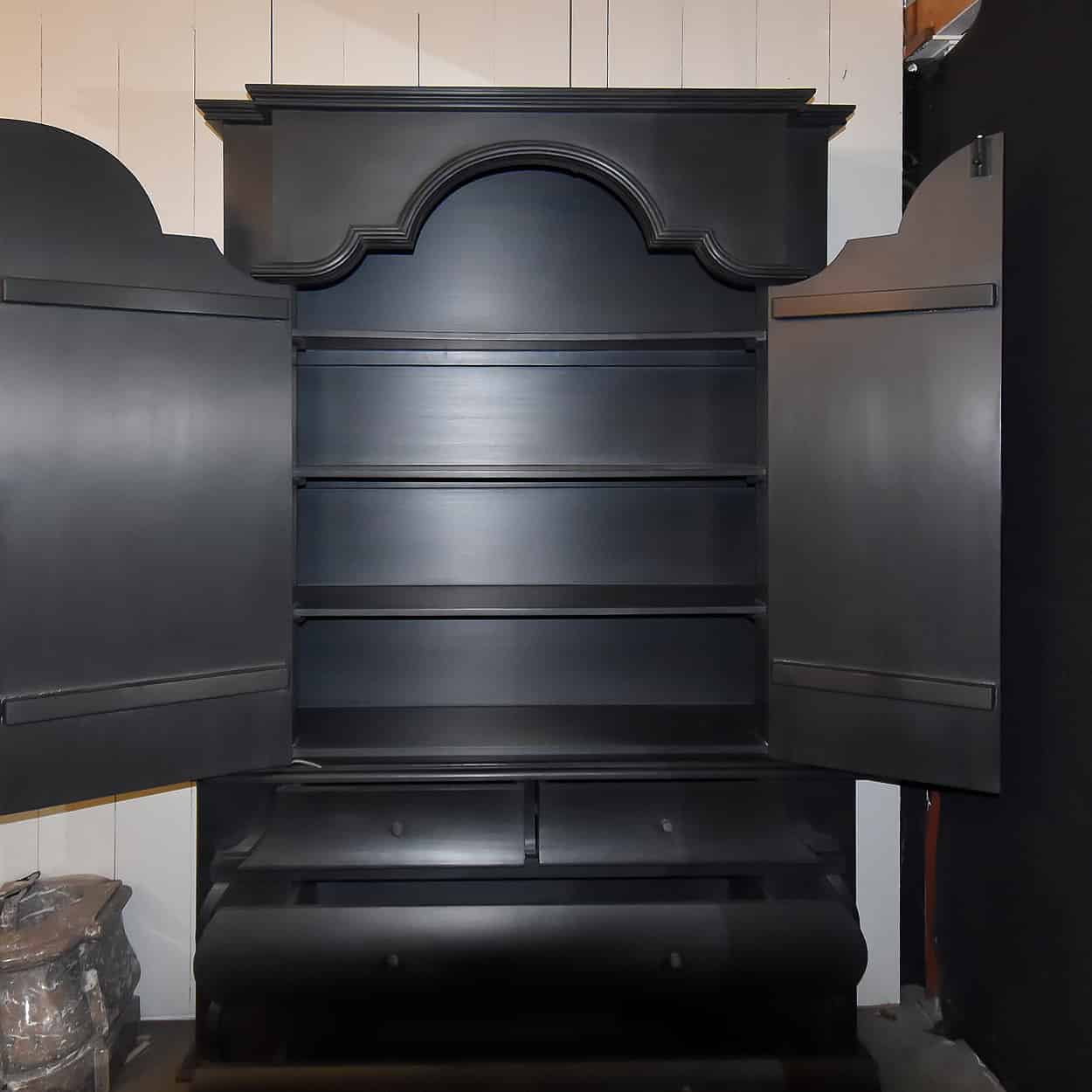 Zwarte-kast-hoff-Paola