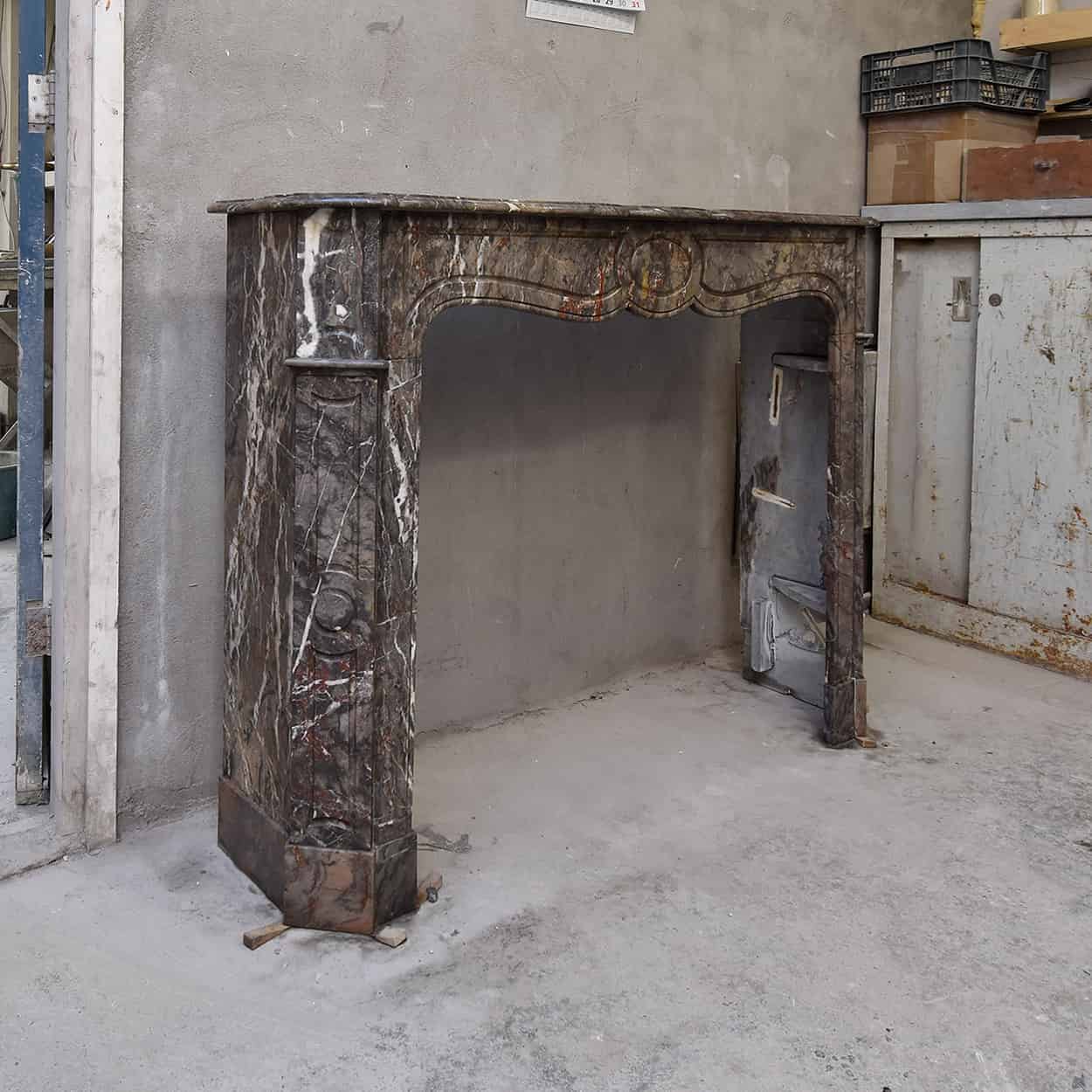 Marmeren-Pompadour-voorzetschouw