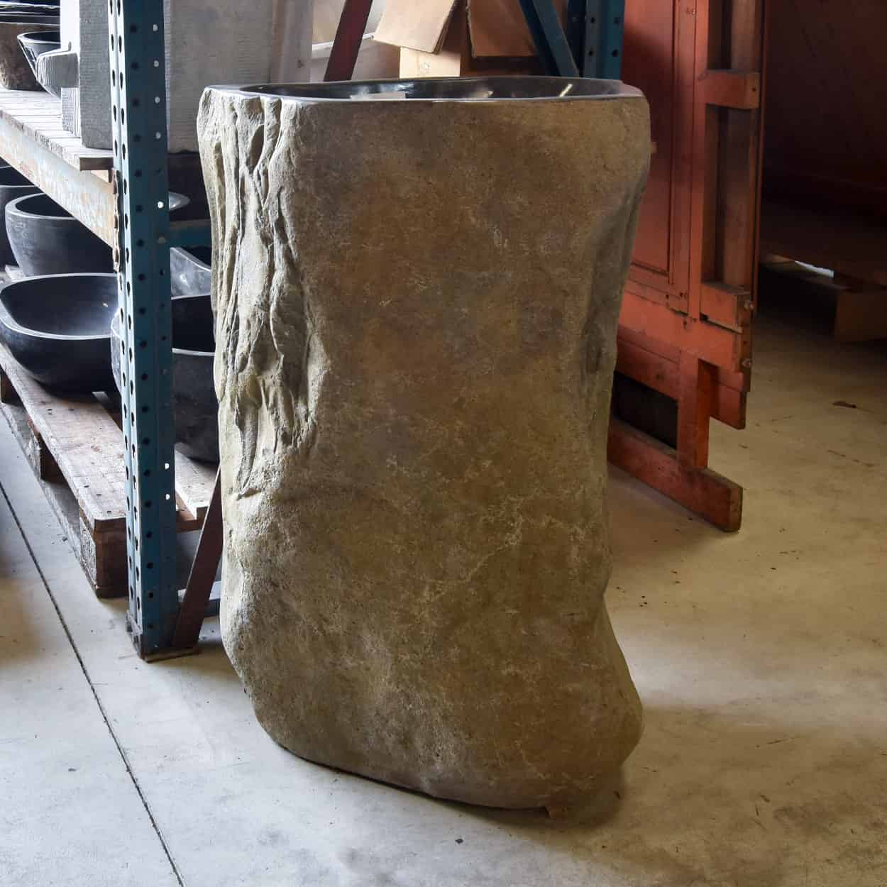 Vrijstaande-rivierstenen-wasbak