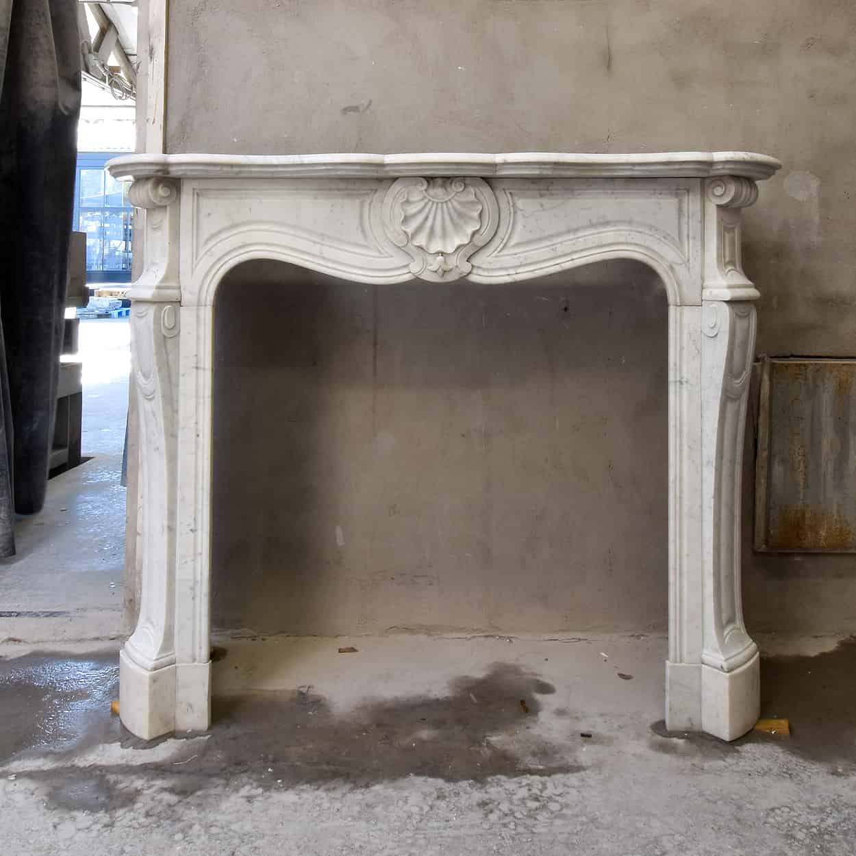 Antieke-Louis-XV-marmeren-ombouwschouw