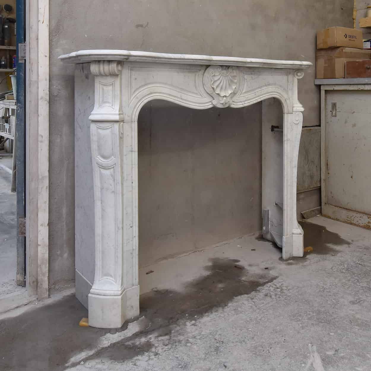 Antieke-Louis-XV-marmeren-ombouwschouw