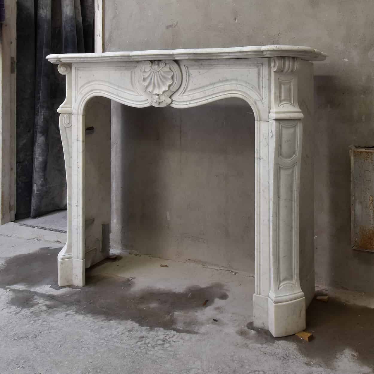 Antieke-Louis-XV-marmeren-ombouwschouw