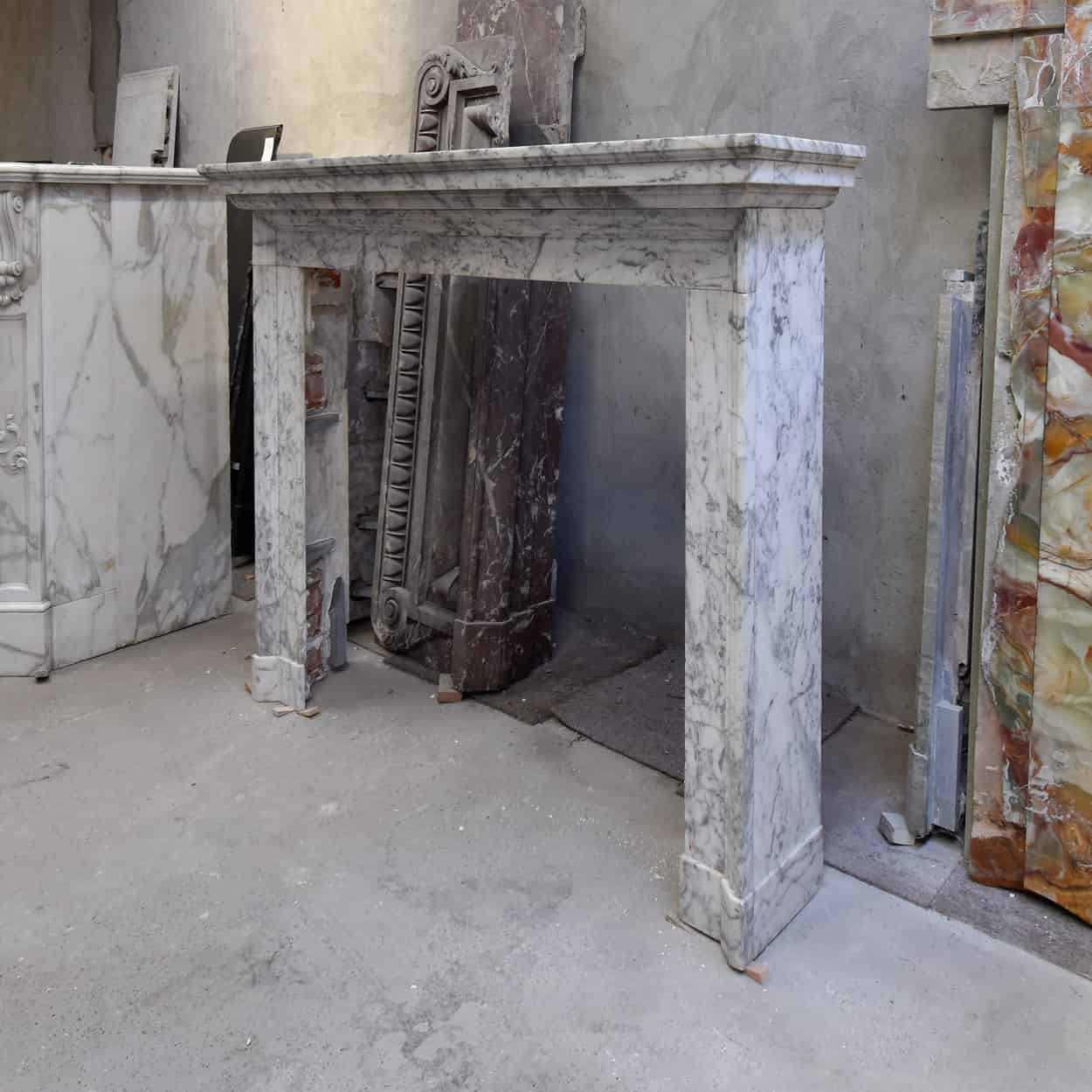 Antieke-marmeren-voorzetschouw