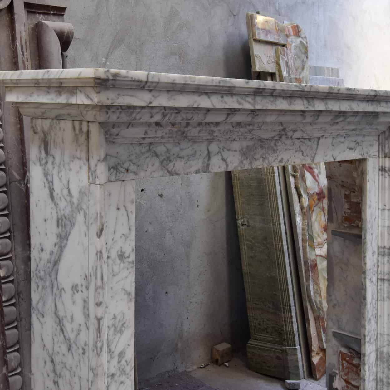 Antieke-marmeren-voorzetschouw
