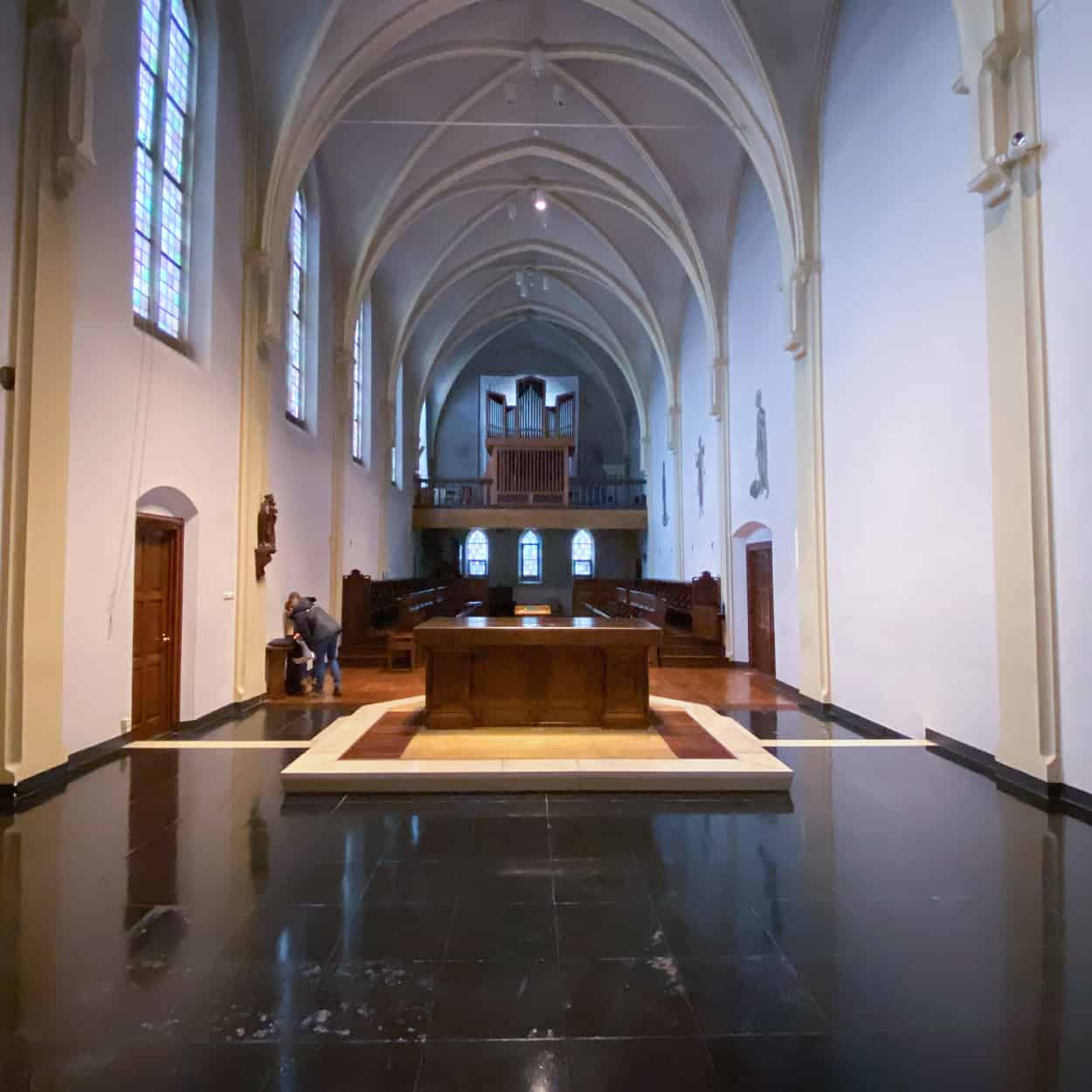 Antieke-naamse-steen-kerkdallen