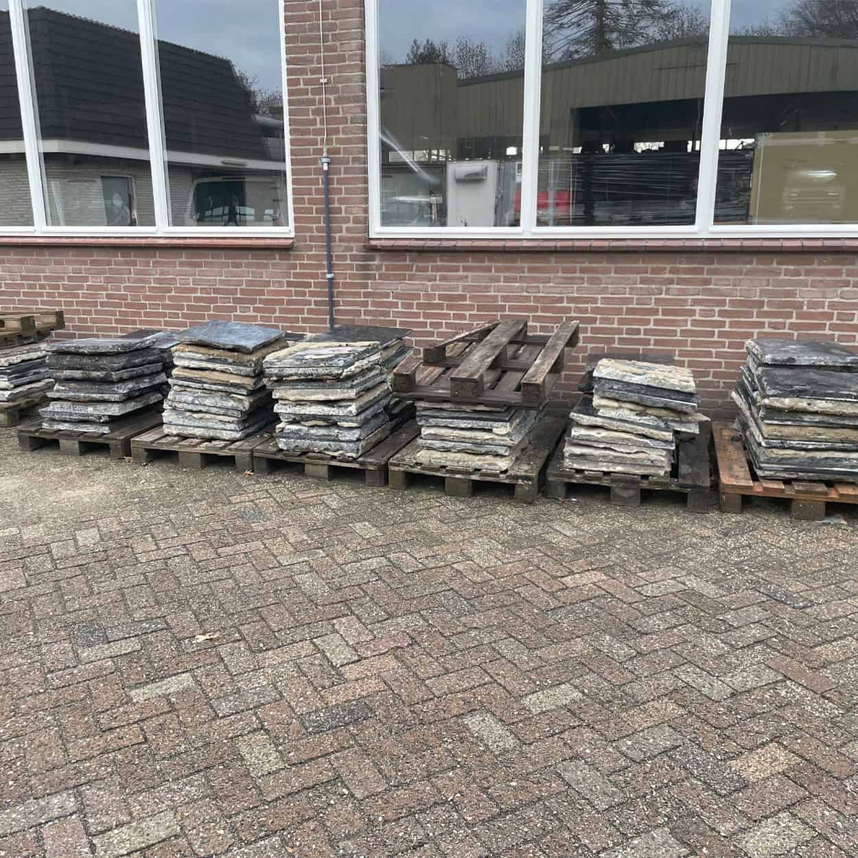 Antieke-naamse-steen-kerkdallen