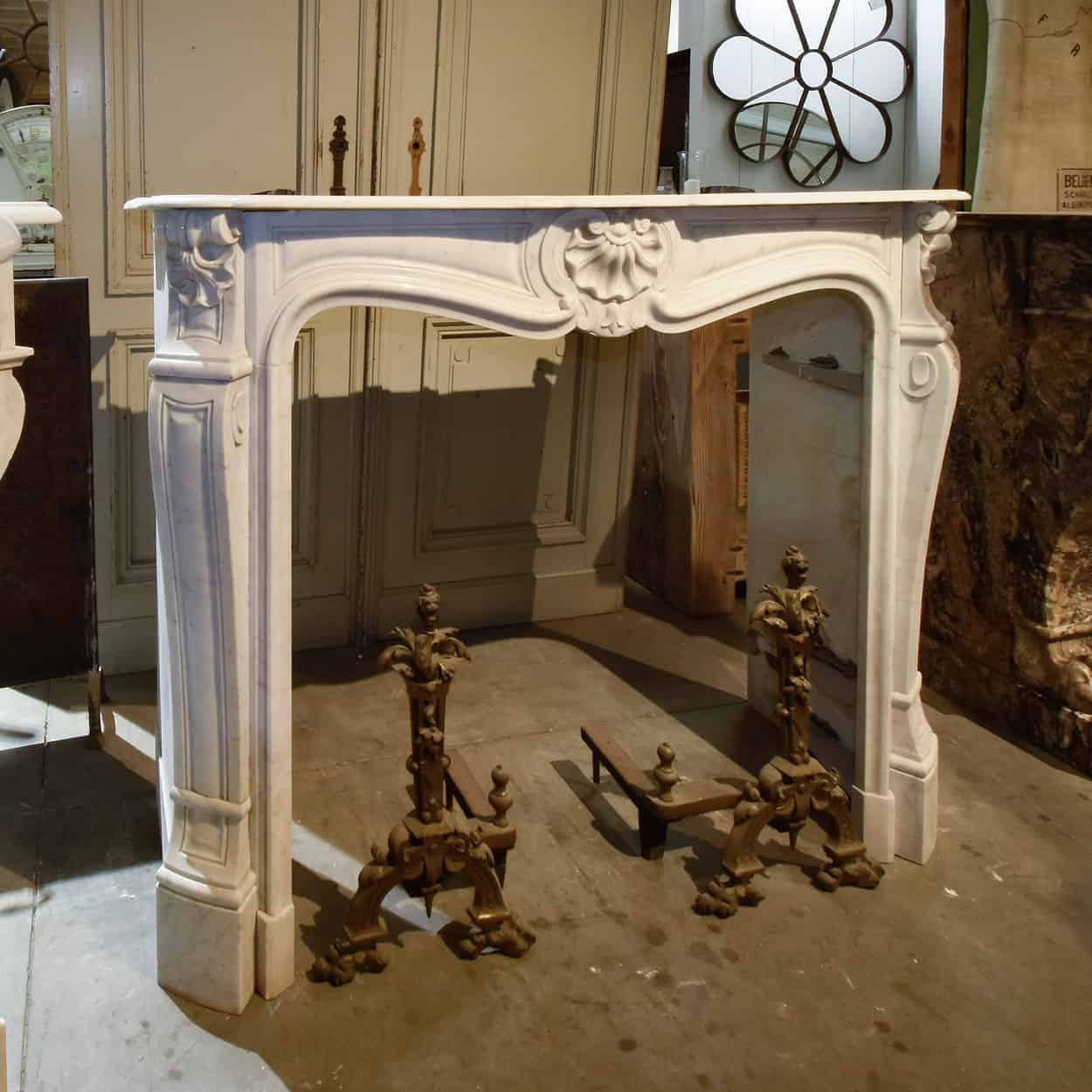 Antieke-Louis-XV-marmeren-ombouwschouw