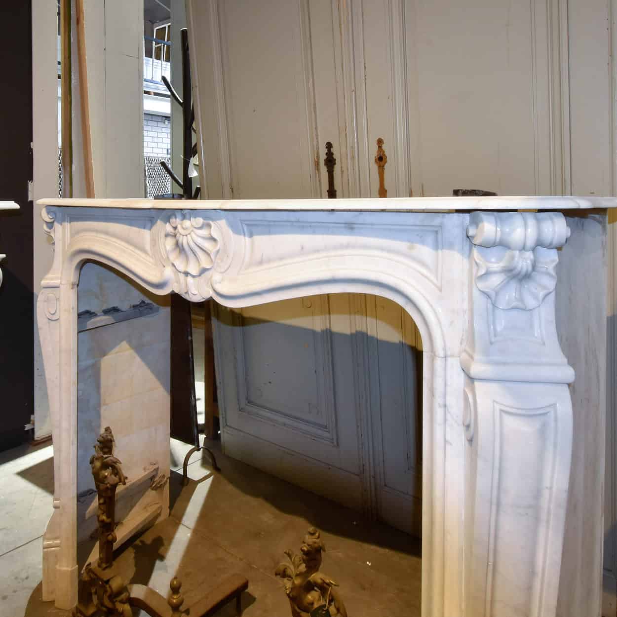 Antieke-Louis-XV-marmeren-ombouwschouw