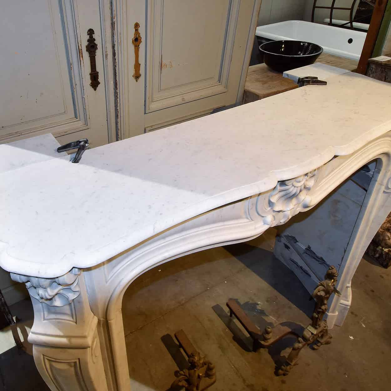 Antieke-Louis-XV-marmeren-ombouwschouw