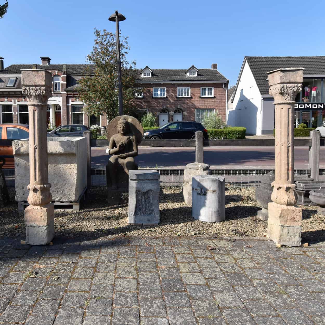 Set-van-2-zandstenen-palen