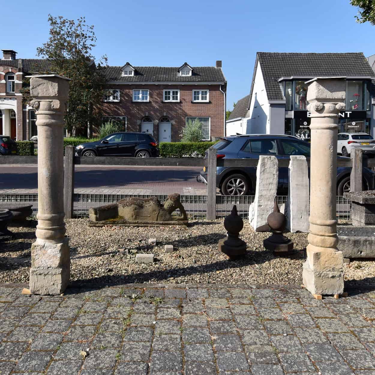 Set van 2 zandstenen palen