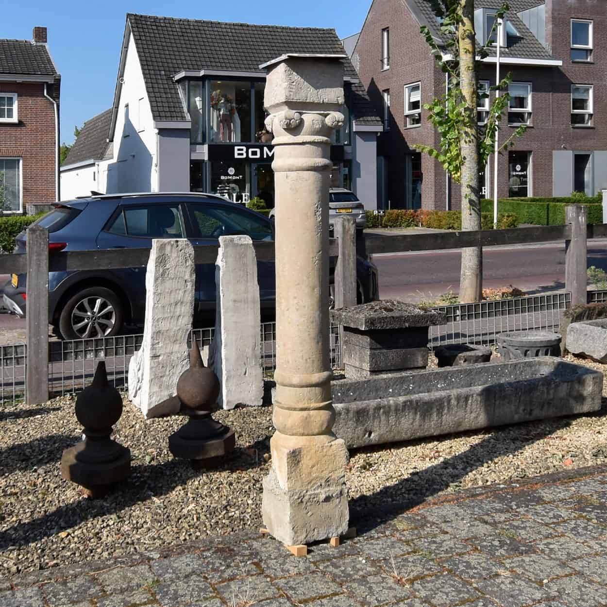 Set van 2 zandstenen palen