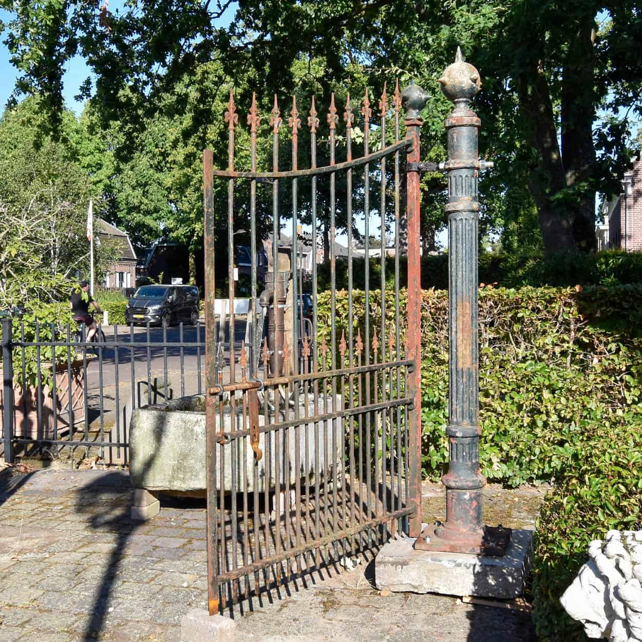 IJzeren-poort-met-palen