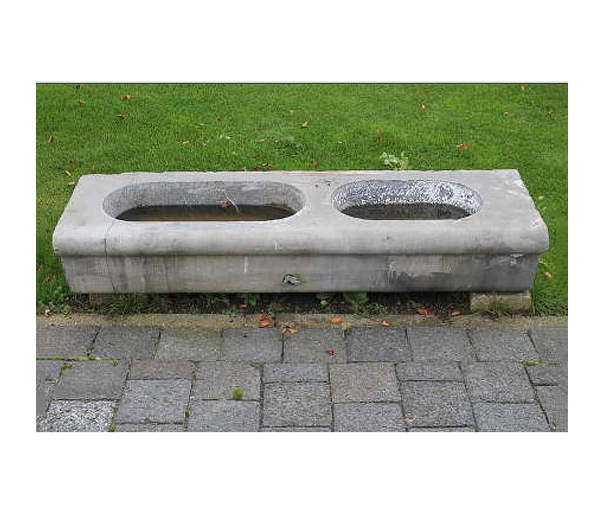 Antieke-Belgisch-hardstenen-trog