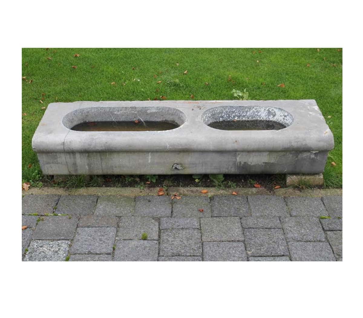 Antieke-Belgisch-hardstenen-trog