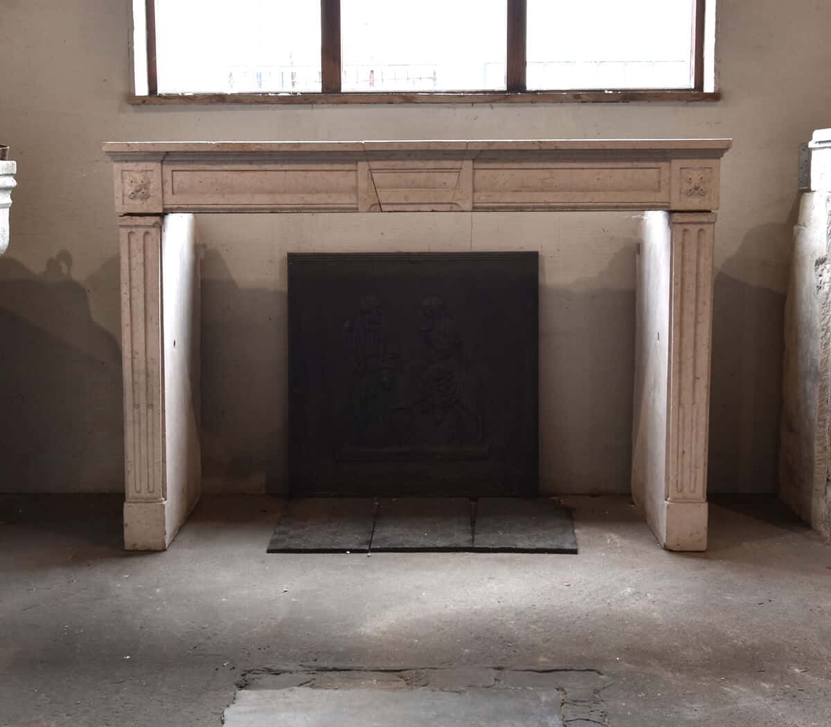 Antieke-marmerstenen-voorzetschouw