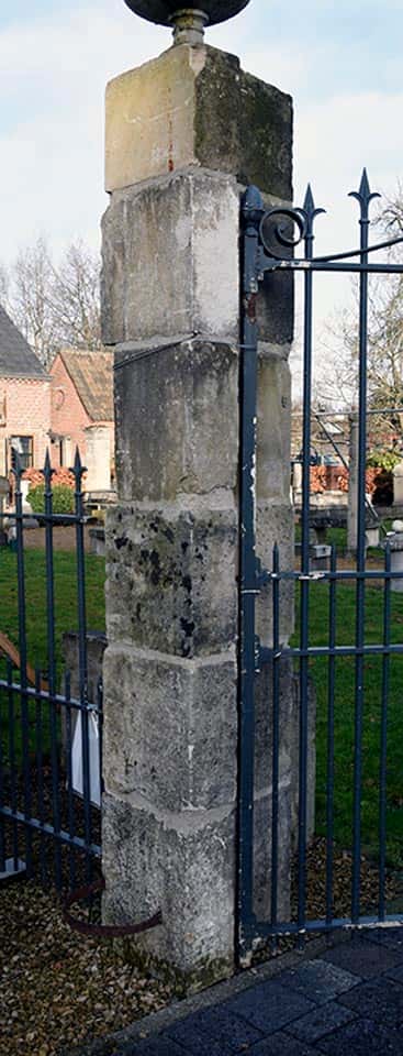 Antieke-zandstenen-poortpalen