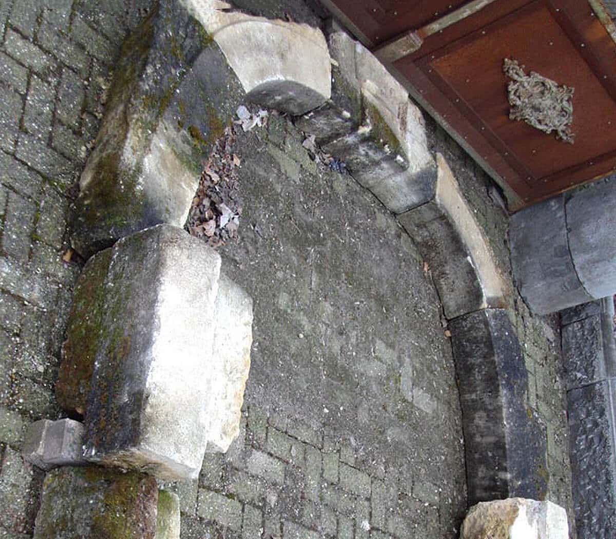 Antieke-zandstenen-portiek