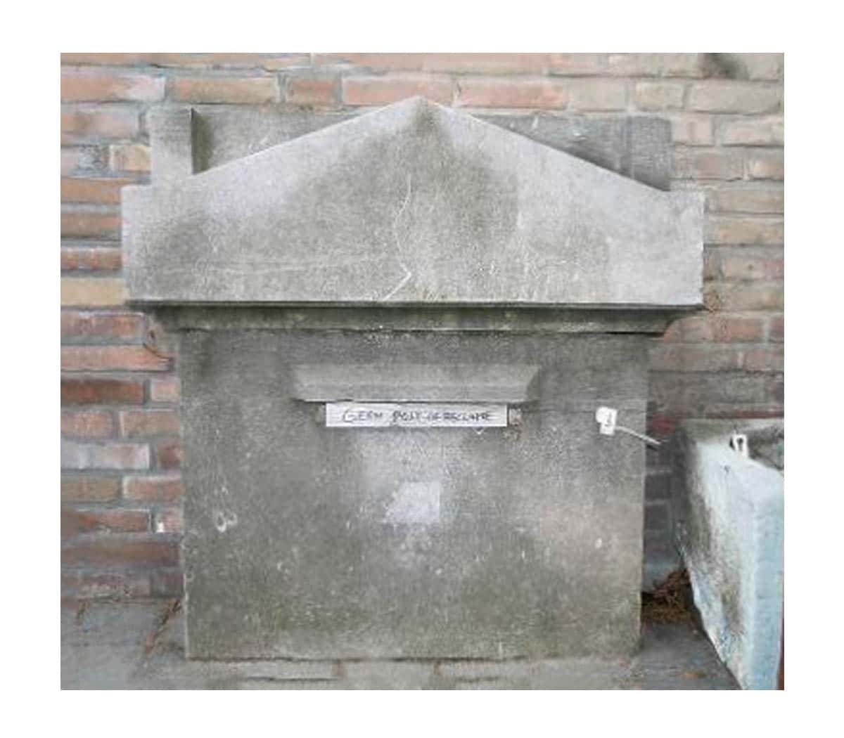 Brievenbus-in-Belgische-hardsteen