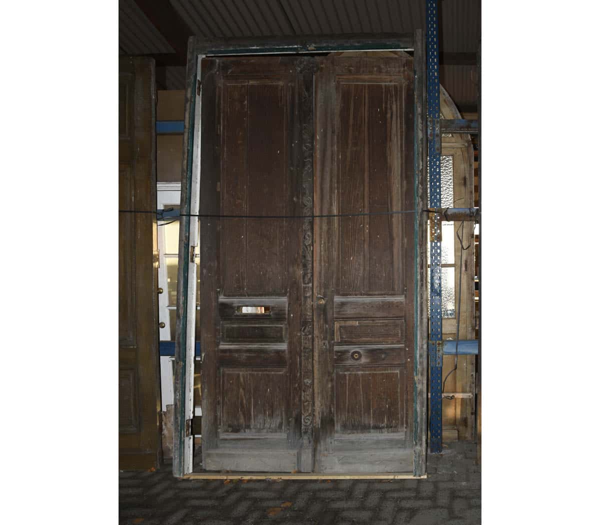 Dubbele-grenen-deur-met-kozijn