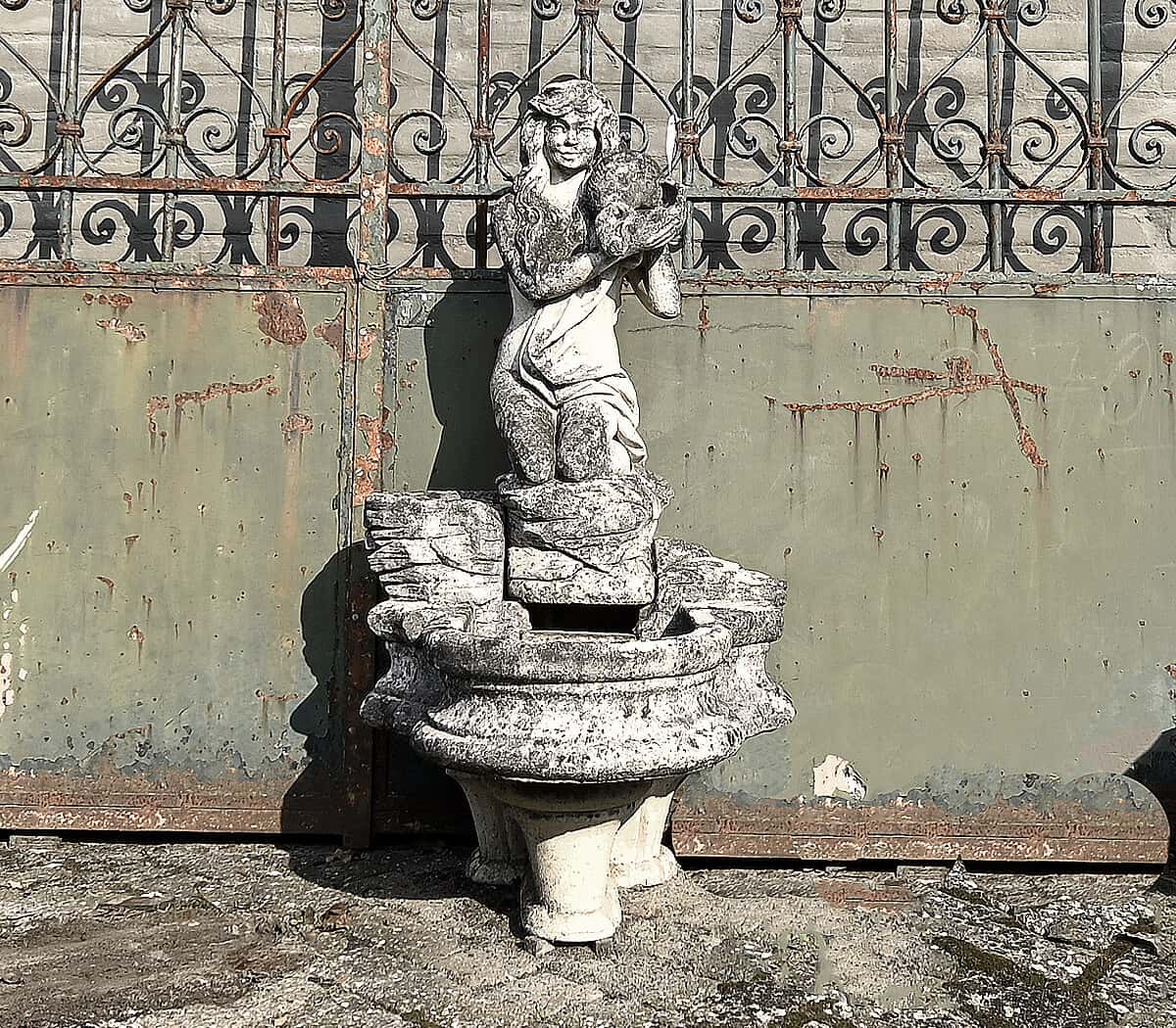 Fontein-vrouw-met-kruik