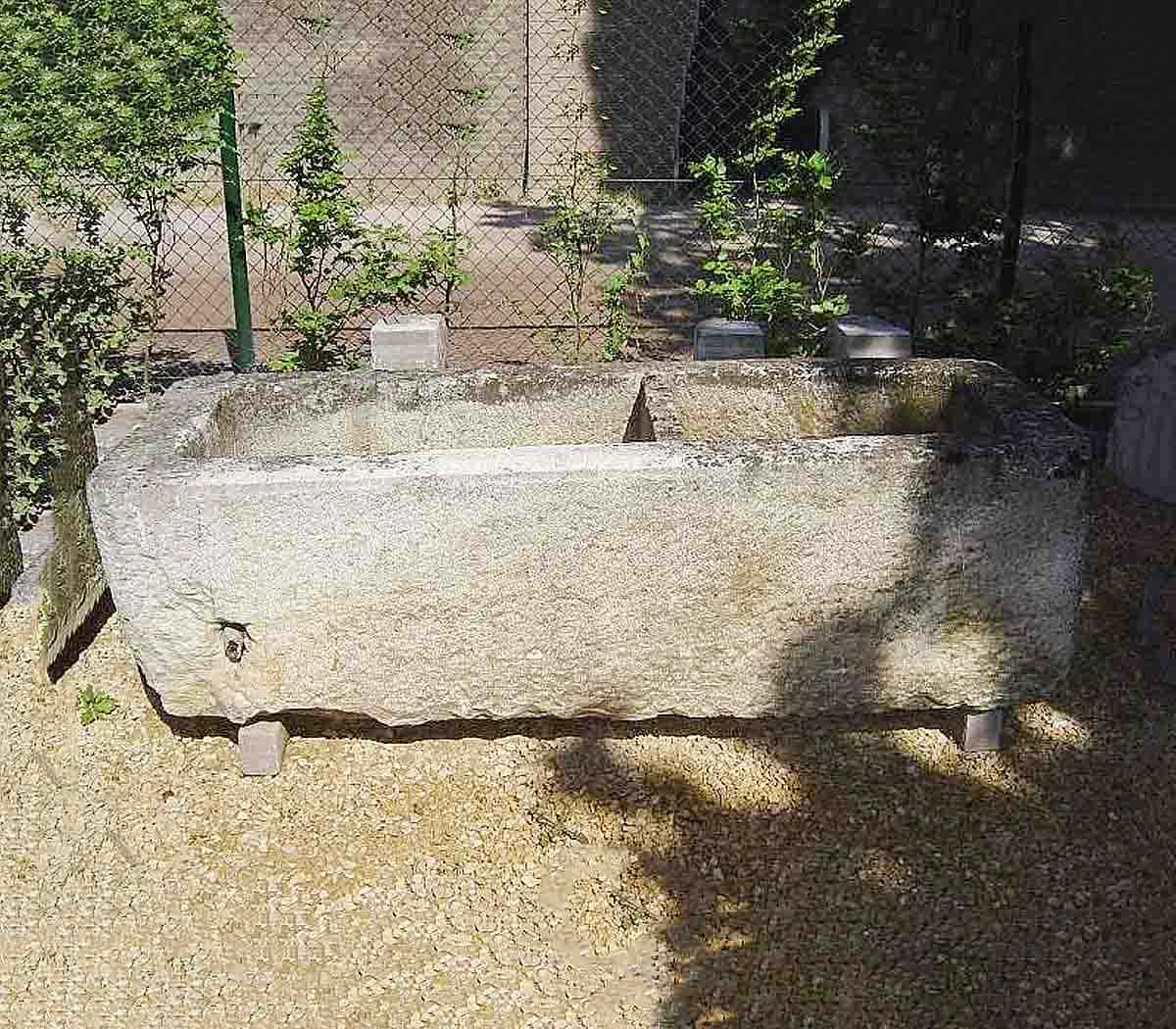 Oude-bak-van-Franse-steen