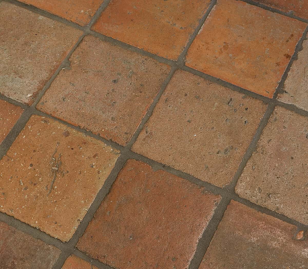 antieke-plavuizen-estriken-zalm-terracotta