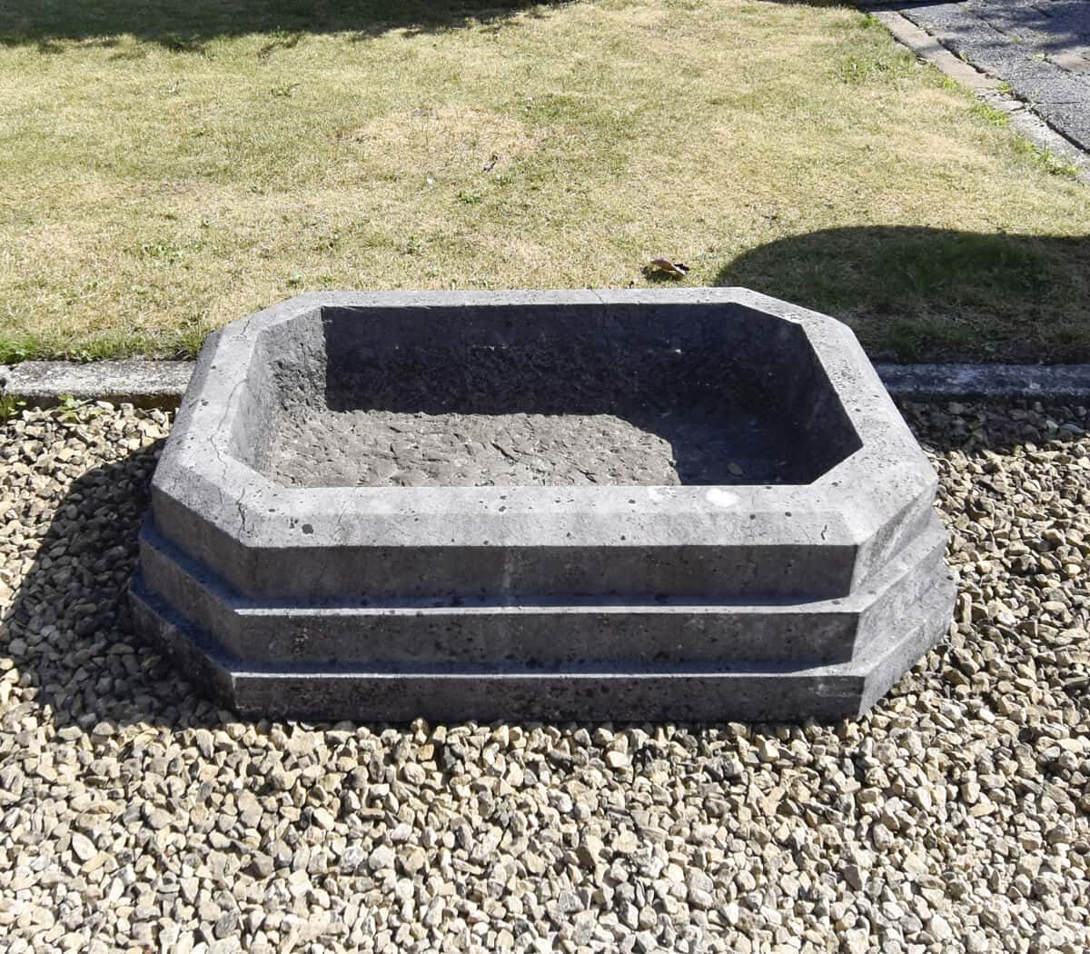 hardstenen-trog